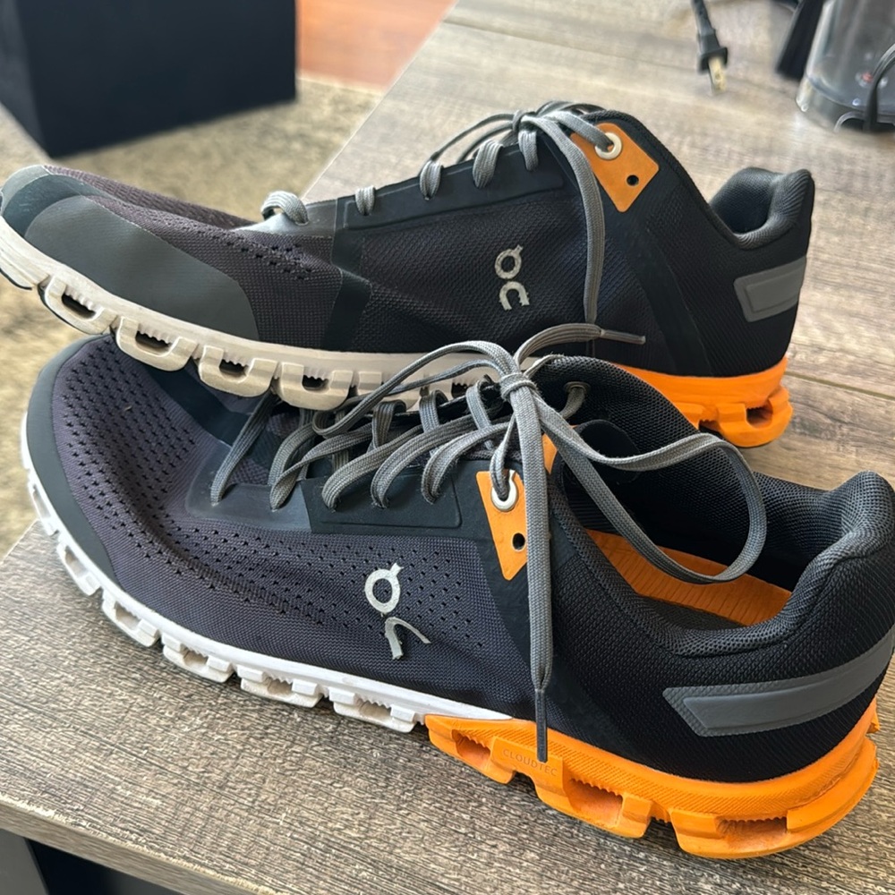 Men’s OnCloud Running Shoes Size 11